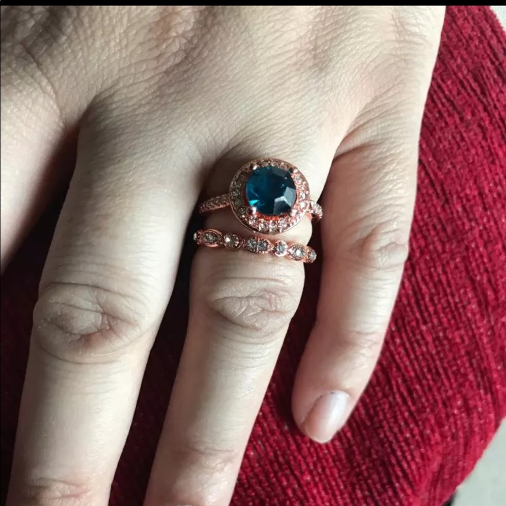 NEW 2pc SET Rose Gold Emerald Color ring set - Picture 7 of 8